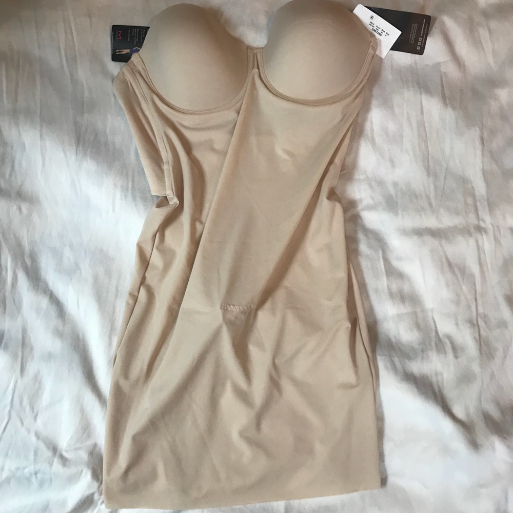 *NWT* Maidenform Low Back Smoothing Full Slip